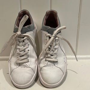 Womens On Cloud tennis shoes